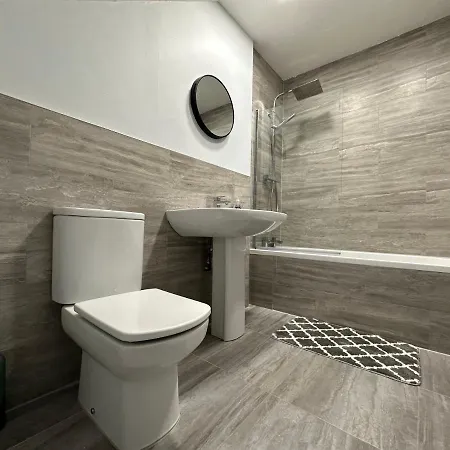 Cosy, 2 Bedroom In Town Centre